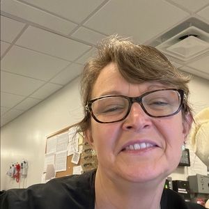 Meet your Posher, Roxanne